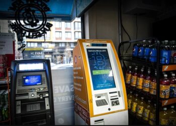 Gia Tăng Vụ Lừa Đảo Qua Máy ATM Bitcoin Người Cao Tuổi Bị Tấn Công Nhiều Hơn.