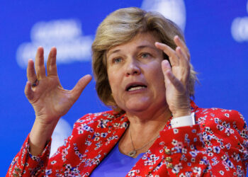 FILE PHOTO: Jenny Johnson, President and CEO of Franklin Resources, Inc., speaks at the 2022 Milken Institute Global Conference in Beverly Hills, California, U.S., May 4, 2022.  REUTERS/Mike Blake/File Photo